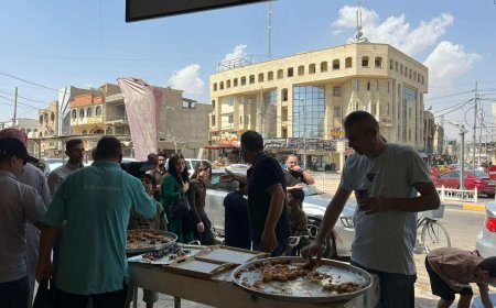 الموصل تتلألأ بالأنوار المحمدية.. بهجة شعبية وطقوس متوارثة تجمع الأجيال