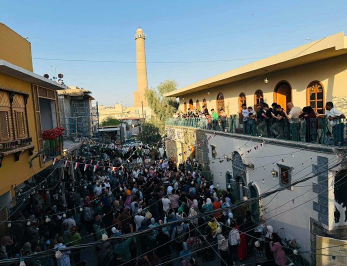 احتفالات تعم ازقة الجامع النوري الكبير في الموصل بعد اعماره وافتتاحه، مؤسسة بيتنا الثقافية قبلة المُهنئين