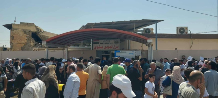 الموصل تختنق بالمراجعين.. أكثر من مليون مواطن يزدحمون على التموينية والبطاقة الموحدة
