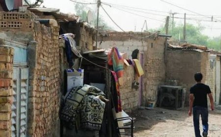 وزارة الإعمار تعترف بحقوق سكان العشوائيات وتنظم تطويرها وفق سياسة جديدة