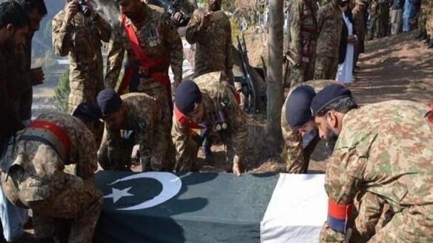 مقتل سبعة جنود باكستانيين بهجوم انتحاري قرب الحدود الباكستانية الأفغانية